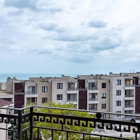 Sunny With Large Terrace & Pool Access By Flat Manаger * Варна