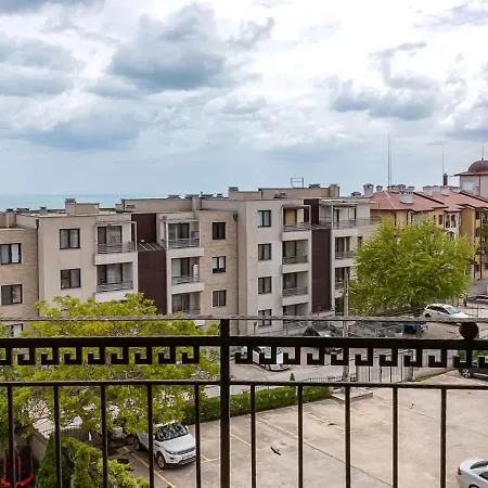 Sunny With Large Terrace & Pool Access By Flat Manаger * Варна