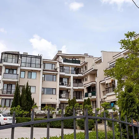 Sunny With Large Terrace & Pool Access By Flat Manаger Апартамент Варна